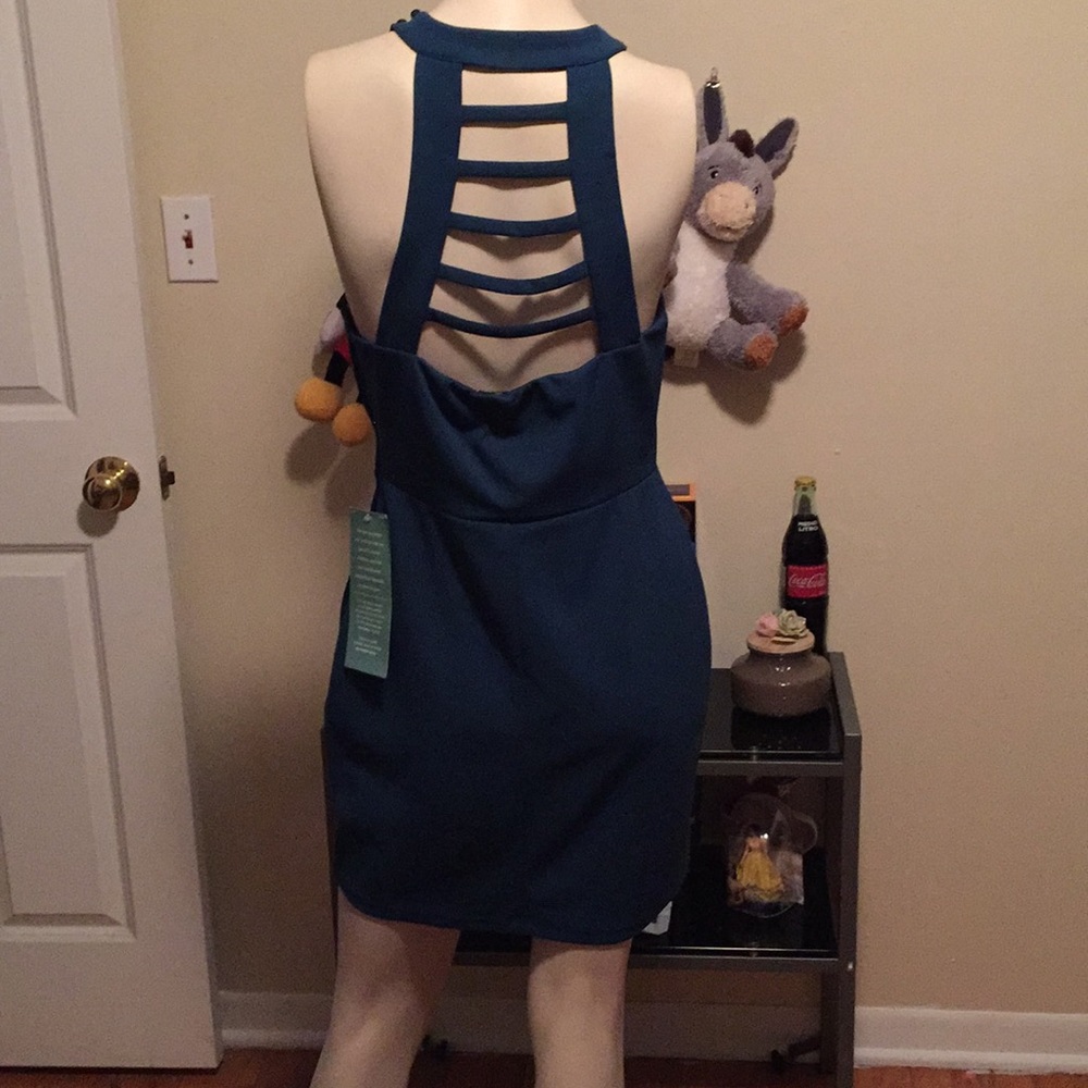 Dress - Picture 2 of 4